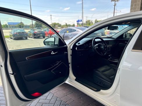 Used 2017 Kia Cadenza Premium FWD image 33