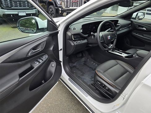 Used 2025 Buick Envista Avenir image 19
