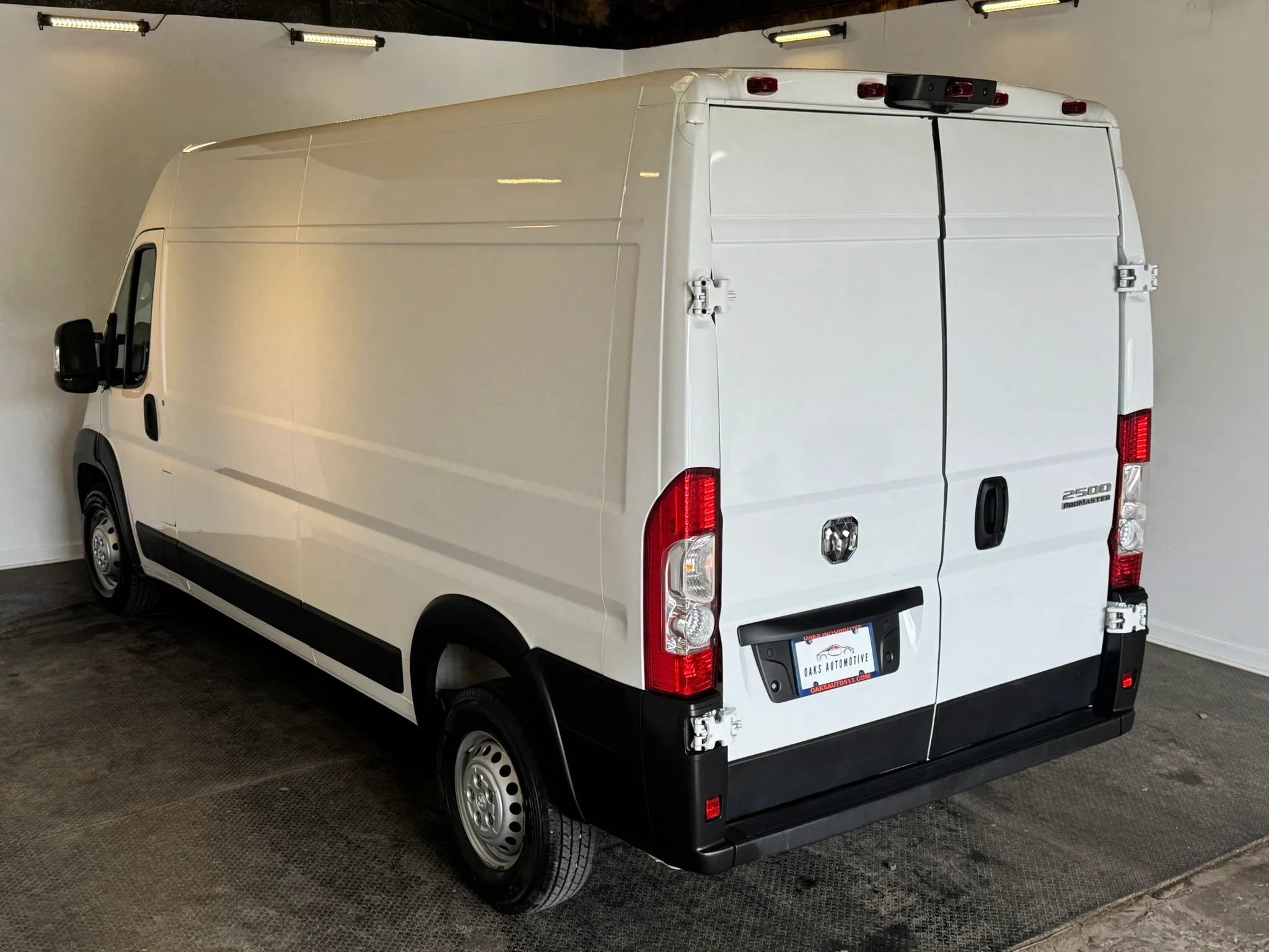 Used 2024 RAM ProMaster 2500 w/ Convenience Group FWD image 4