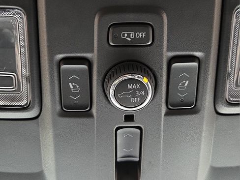 Used 2025 GMC Yukon Denali AWD/4WD image 20