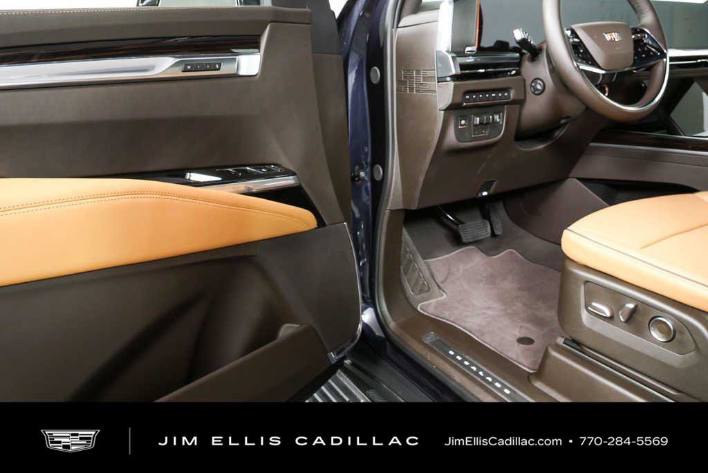 New 2026 Cadillac Escalade Luxury w/ Touring Package AWD/4WD image 9