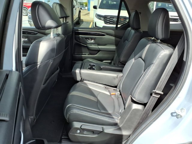 Certified 2024 Honda Pilot Touring image 7