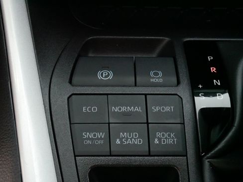 Certified 2025 Toyota RAV4 XLE AWD/4WD image 28