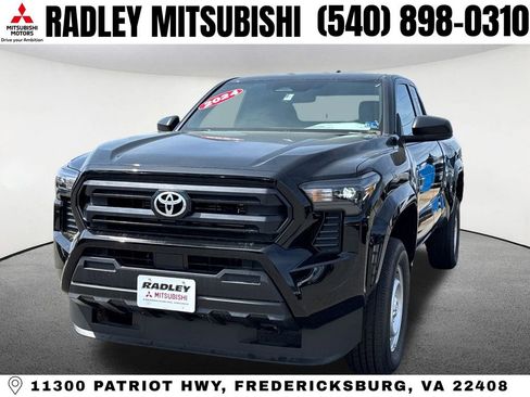 Used 2024 Toyota Tacoma SR image 1