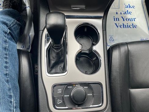 Used 2018 Jeep Grand Cherokee Limited image 13