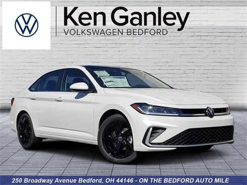 New 2025 Volkswagen Jetta SE image 1