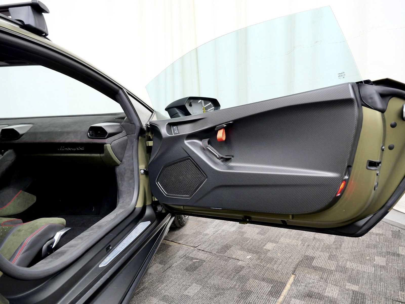 Used 2024 Lamborghini Huracan Sterrato AWD/4WD image 13