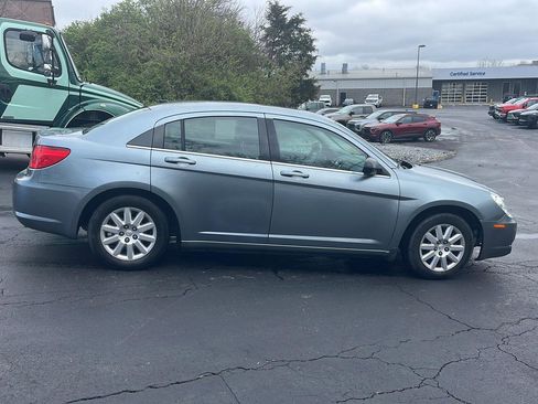 Used 2010 Chrysler Sebring Touring image 6