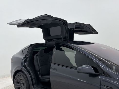 Used 2025 Tesla Model X AWD/4WD image 26