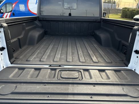 Certified 2024 Jeep Gladiator Mojave w/ Technology Group image 35