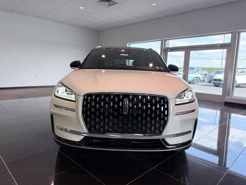 Used 2023 Lincoln Corsair Reserve AWD/4WD image 19