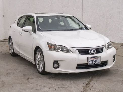 Used 2013 Lexus CT 200h w/ Premium Pkg w/Navigation FWD image 3