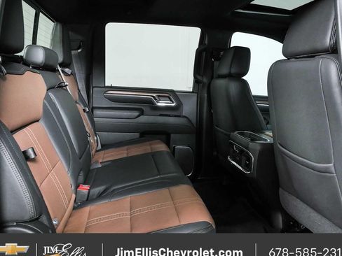 Used 2024 Chevrolet Silverado 2500 High Country w/ Technology Package AWD/4WD image 8
