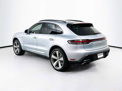 Certified 2025 Porsche Macan image 3