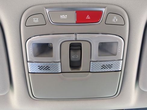 Used 2025 Kia Telluride S FWD image 12