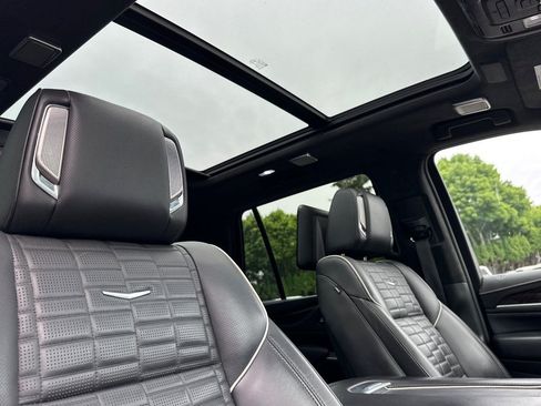 Used 2023 Cadillac Escalade Premium Luxury Platinum AWD/4WD image 21