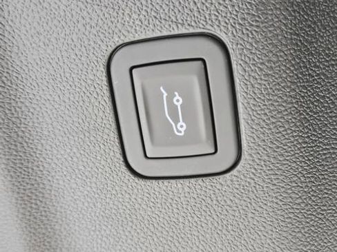 Used 2025 Cadillac Escalade Premium Luxury image 30