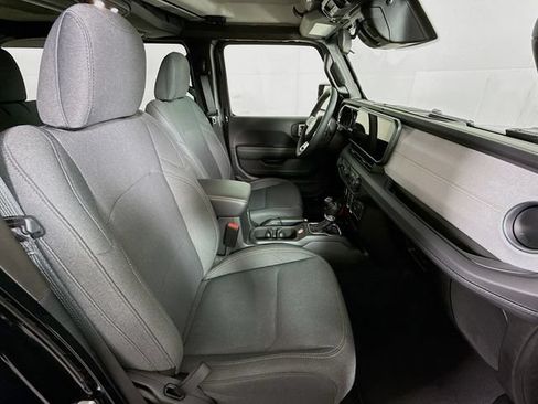 Used 2026 Jeep Wrangler Unlimited Sahara AWD/4WD image 28
