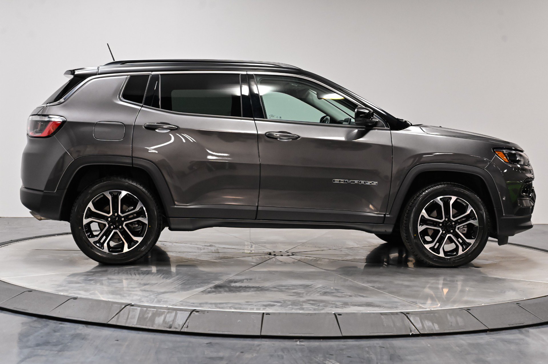 Used 2022 Jeep Compass Limited AWD/4WD image 11