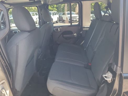 Used 2024 Jeep Wrangler Unlimited w/ Convenience Group AWD/4WD image 20