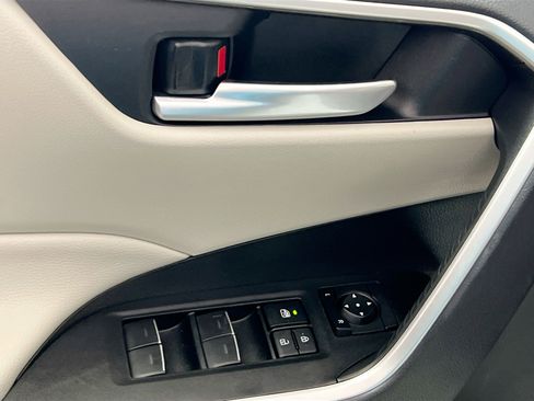 Used 2025 Toyota RAV4 XLE image 16