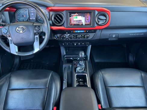 Used 2019 Toyota Tacoma TRD Off-Road AWD/4WD image 14