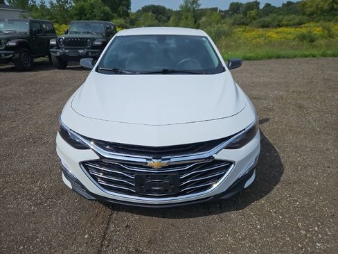 Used 2022 Chevrolet Malibu LS FWD image 2