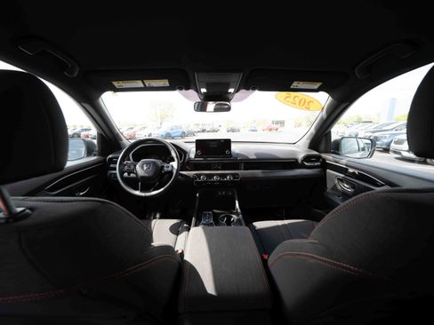 Certified 2025 Honda Pilot Sport image 19