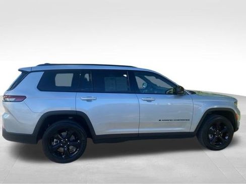 Used 2025 Jeep Grand Cherokee L Altitude image 12