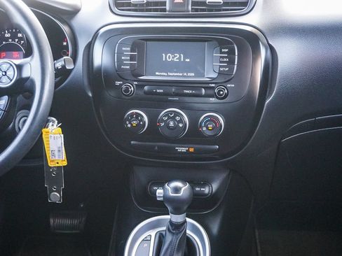 Used 2019 Kia Soul FWD image 16