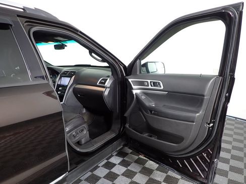 Used 2013 Ford Explorer XLT AWD/4WD image 38