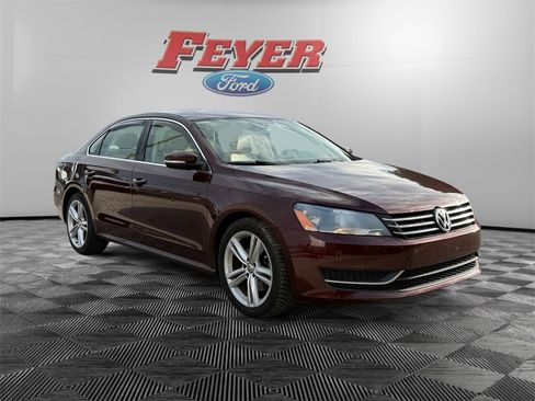 Used 2014 Volkswagen Passat 1.8T SE image 3