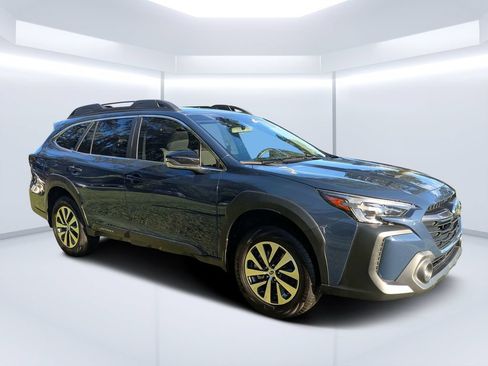 Certified 2025 Subaru Outback Premium AWD/4WD image 1