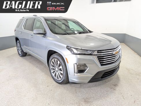 Used 2023 Chevrolet Traverse Premier FWD image 1