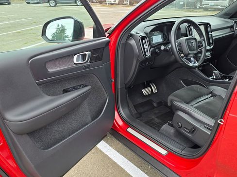 Used 2022 Volvo XC40 T5 R-Design w/ Advanced Package AWD/4WD image 18