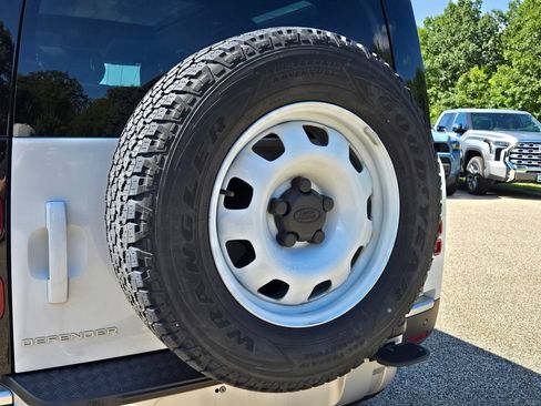 Used 2023 Land Rover Defender 90 S AWD/4WD image 11