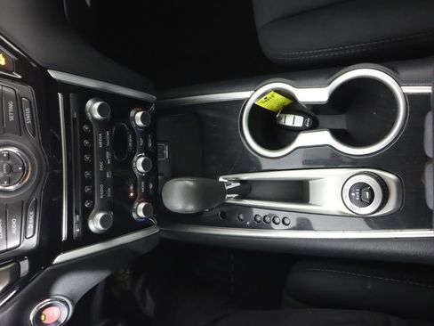 Used 2019 Nissan Pathfinder S image 14