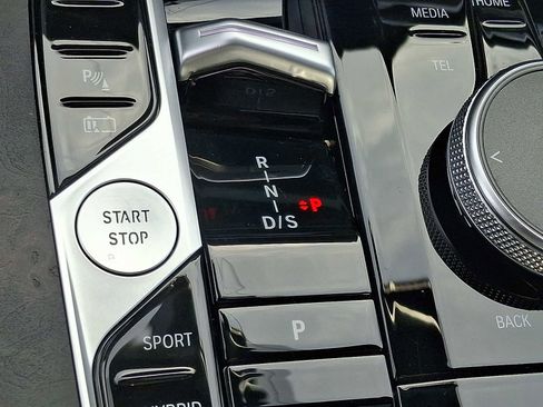 Used 2025 BMW X5 xDrive50e w/ Premium Package image 15