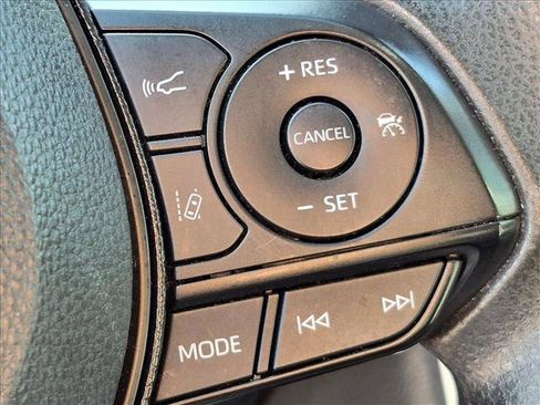 Used 2021 Toyota RAV4 XLE FWD image 15