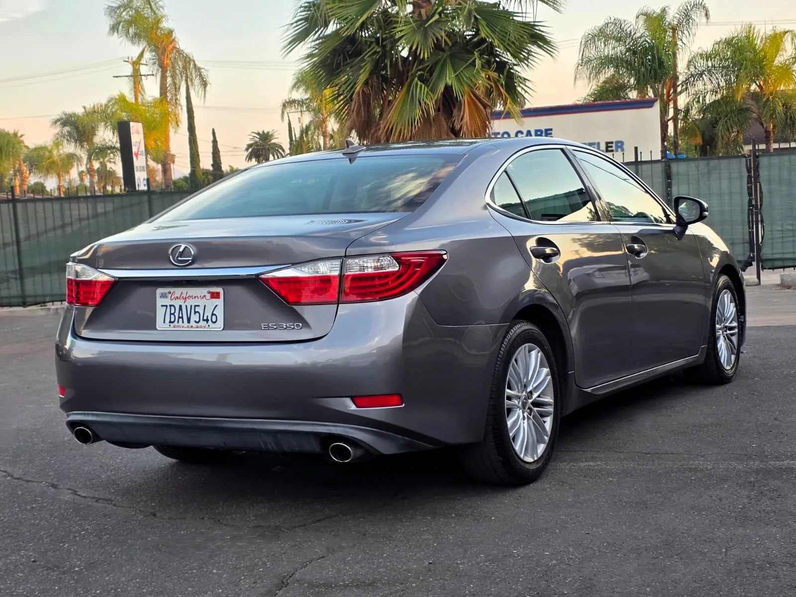 Used 2013 Lexus ES 350 w/ Luxury Pkg FWD image 3
