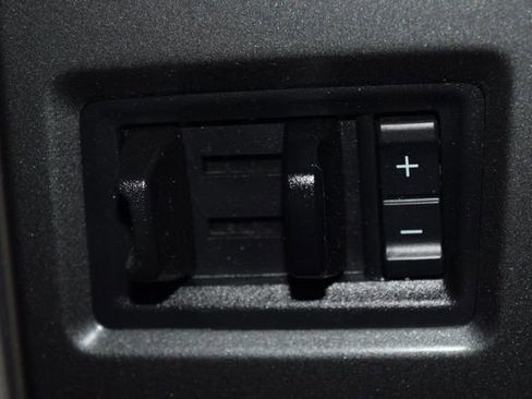 Used 2022 Ford F550 4x4 Crew Cab Super Duty w/ XLT Value Package image 21