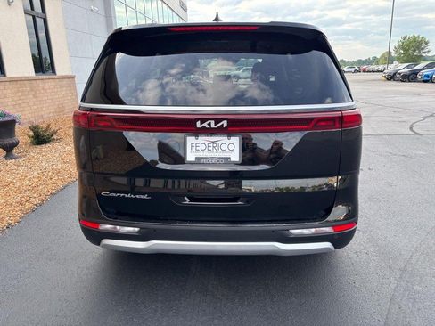 Used 2022 Kia Carnival LX FWD image 6
