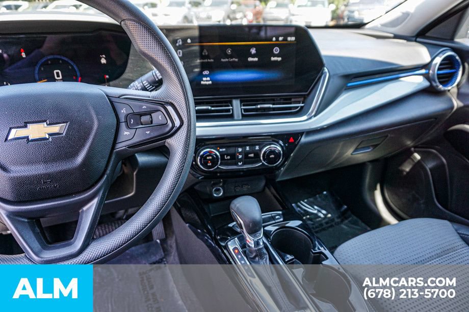 Used 2025 Chevrolet Trax LT FWD image 31
