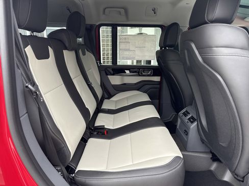 Used 2025 INEOS Grenadier Fieldmaster Edition image 29