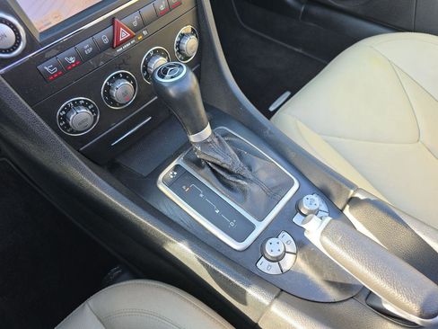 Used 2011 Mercedes-Benz SLK 300 image 10