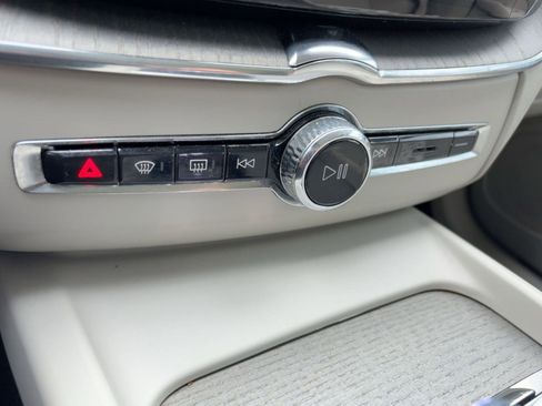 Used 2023 Volvo XC60 B5 Ultimate image 19