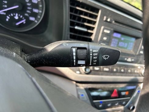 Used 2017 Hyundai Elantra SE FWD image 20