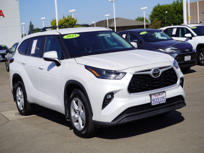 Used 2023 Toyota Highlander LE