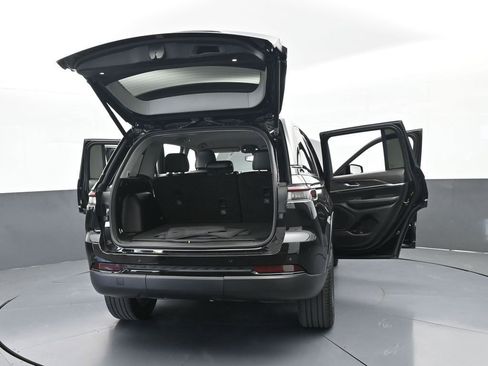 Used 2023 Jeep Grand Cherokee Limited w/ Black Appearance Package image 77