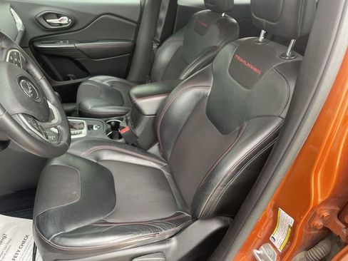 Used 2015 Jeep Cherokee Trailhawk AWD/4WD image 17